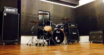 studio_yellow1.jpg